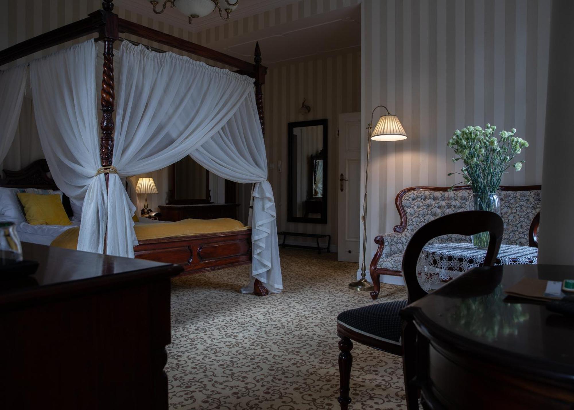 Hotel Debowy Biowellness & Spa Gory Sowie 别拉瓦 外观 照片