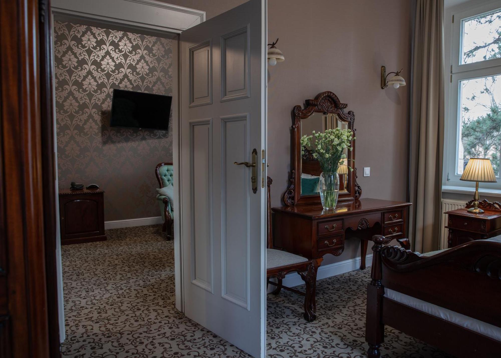 Hotel Debowy Biowellness & Spa Gory Sowie 别拉瓦 外观 照片